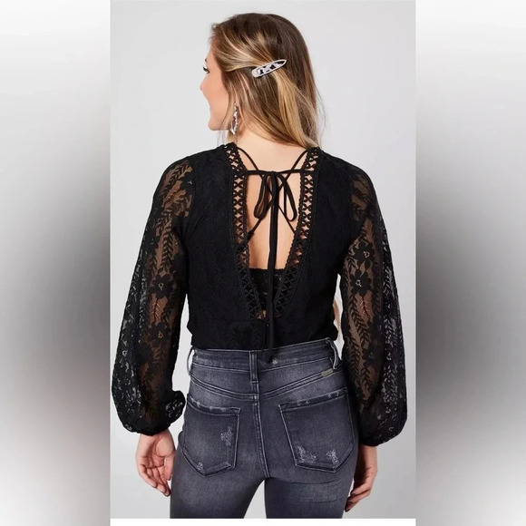 ✨ WILLOW ROOT Floral Lace Top NWT Medium - Picture 4 of 10